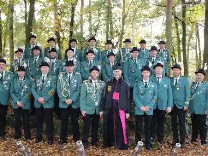 Die aktuellen Vereinsmitglieder mit Pr&auml;ses Dr. Dirk K&ouml;ltgen und die vier Standb&ouml;ller.