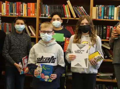 Beim Vorlesewettbewerb an der Luisenhofschule bestritten Afranur Dereli, Lysander Manke, Lian B&uuml;sing, Musa Sahin, Josi Hopp und Shauny Diercks (von links) das Finale.