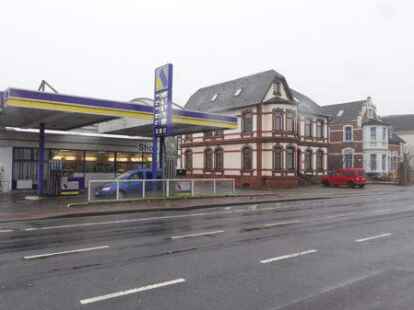 F&uuml;r die Familie Kowe ist heute der letzte Tag als P&auml;chter der Tankstelle an der Bahnhofstra&szlig;e: Ab Donnerstag &uuml;bernimmt der Eigent&uuml;mer, die emsl&auml;ndische Firma Albers die Leitung.