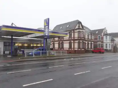 F&uuml;r die Familie Kowe ist heute der letzte Tag als P&auml;chter der Tankstelle an der Bahnhofstra&szlig;e: Ab Donnerstag &uuml;bernimmt der Eigent&uuml;mer, die emsl&auml;ndische Firma Albers die Leitung.