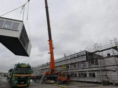 Blick zur&uuml;ck ins Jahr 2016: 165 Module wurden f&uuml;r das Finanzamt Oldenburg zum Stubbenweg geliefert.