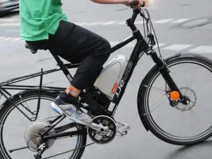 Eine Jugendliche ist am Donnerstagmorgen von einem Transporter angefahren worden.