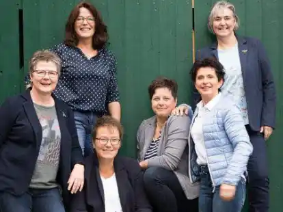 Der Vorstand des Landfrauenvereins Rodenkirchen: (von links)  Heike Wiemer, Insa Janssen, Almke Bischoff, Urte Syassen, Jutta Harmdierks und Marlies Pauer