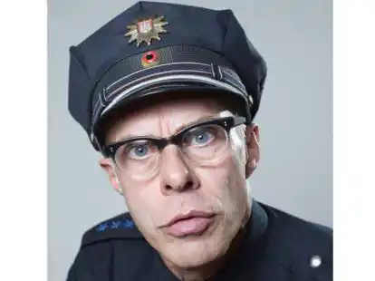 Dirk Bielefeldt in seiner Paraderolle als Polizeiobermeister Herr Holm
