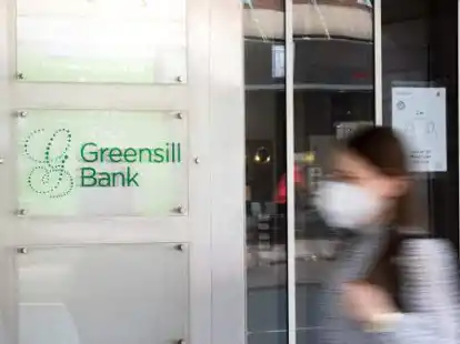 13,5 Millionen Euro hat die Stadt Nordenham bei der insolventen Greensill-Bank angelegt. Da die Einlagensicherung f&uuml;r kommunale Geldanlagen bei Privatbanken bereits 2017 weggefallen ist, versuchen die betroffenen St&auml;dte und Gemeinden ihr Geld auf andere Wege zur&uuml;ckzuerhalten. Der Rat der Stadt Nordenham hat sich einstimmig dazu entschieden, die Vorst&auml;nde der Greensill-Bank auf Schadensersatz zu verklagen.