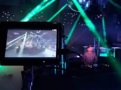 DJ Steve Clash legte am Freitagnachmittag im Aurum auf und lie&szlig; sich dabei aufzeichnen. Sein Set wird bald auf YouTube zu sehen sein.