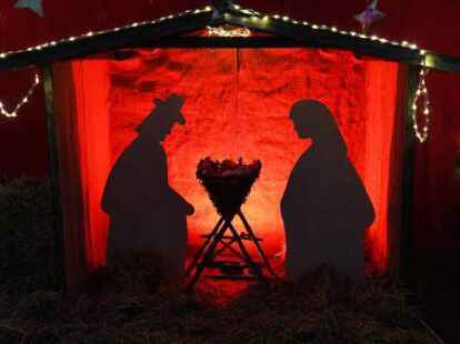 F&uuml;r die Weihnachtsgottesdienste ist im Martin-Luther-Gemeindehaus der Stall von Bethlehem aufgebaut.