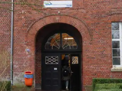 Der Altbau der Oberschule Rodenkirchen hat sich als Impfstation bew&auml;hrt.