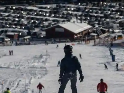 Skifahrer und Rodler hoffen auf gute Bedingungen f&uuml;r den diesj&auml;hrigen Winterspa&szlig; im Harz, so wie im Vorjahr (Archivbild).