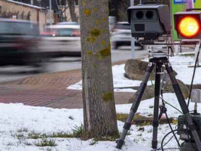 Bitte l&auml;cheln: Wer in der Stadt Leer zu schnell f&auml;hrt, muss ab sofort wieder h&auml;ufiger mit teuren Fotos rechnen.