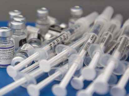 Die Riepster Arztpraxis erwartet neben Biontech- auch Moderna-Impfstoffdosen.