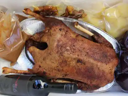 Ein Flattermann zu Weihnachten, ohne stundenlang in der K&uuml;che stehen zu m&uuml;ssen: Das G&auml;nsebraten-Bestellangebot des Hotels Reichshof ist ein Erfolg geworden.