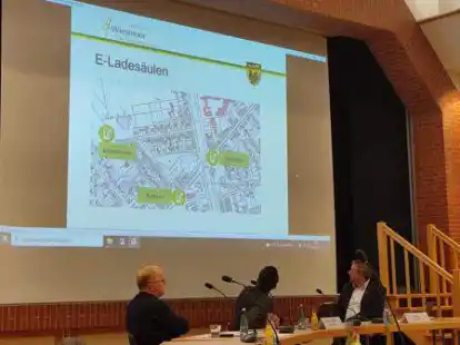 Mit dem Zuschlag aus dem Sofortprogramm &bdquo;Perspektive Innenstadt!&ldquo; sollen unter anderem drei E-Lades&auml;ulen installiert werden. Die Verwaltung stellte die Pl&auml;ne im Ausschuss f&uuml;r Stadtentwicklung vor.