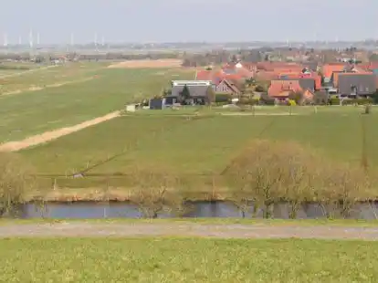 Soll abschnittsweise bebaut werden: das Gel&auml;nde am Larrelter Tief.