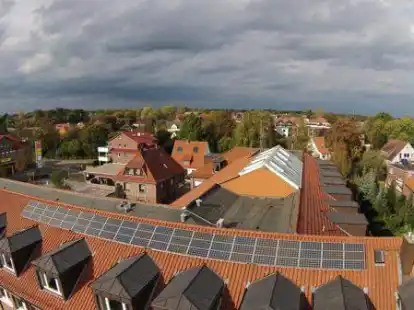 Blick aus der Vogelperspektive, am unteren Bildrand das Rathaus: Was wird 2022 wichtig in der Gemeinde Ganderkesee? Die im Rat vertretenen Parteien nennen die f&uuml;r sie wichtigsten Themen.