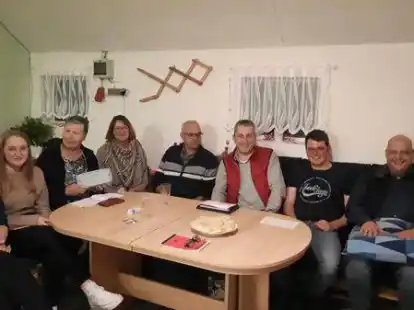 2023 werden sie wieder auf der B&uuml;hne stehen: die Mitglieder der Tanger Speelk&ouml;ppel. Rieke Wiemkes (zweite von links) geh&ouml;rt dann dazu.