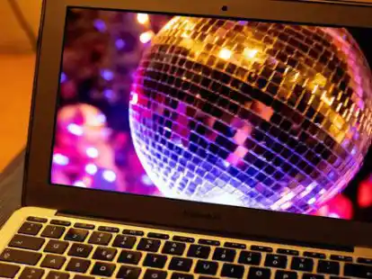 DJ Nils bringt die Silvester-Partystimmung nach Hause auf das Sofa.