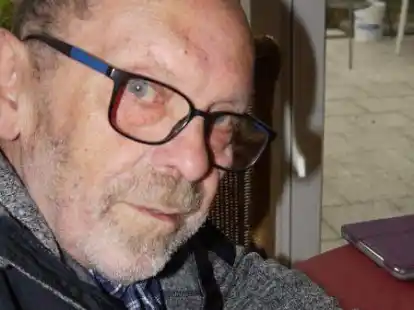 Karl Ludwig Christ in seinem Haus in Rahrdum erinnert sich an seine Flucht aus der DDR. Foto: Dietmar Reck