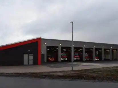 Das neue Feuerwehrhaus an der Neuenburger Stra&szlig;e verf&uuml;gt &uuml;ber sieben Fahrzeugboxen.