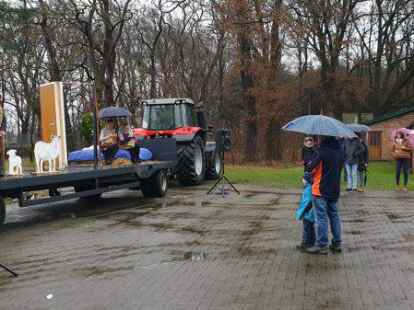 Krippenspiel der evangelisch-lutherischen Kirchengemeinde Gro&szlig;enkneten an Heiligabend auf dem Hof Melle in Hespenbusch.