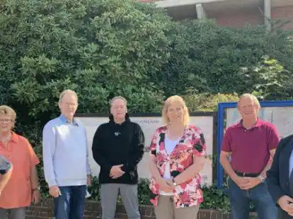 Der  Stadlander Senioren- und Behindertenbeirat bei seinem Amtsantritt im Sommer: (von links) Andreas Na&szlig;, Alida Aldag, Wolfgang  Zimmermann, Mario Glasner, Kerstin Lorenz, Hermann N&ouml;lke und der damalige B&uuml;rgermeistert  Klaus R&uuml;besamen.