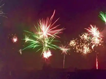 Dieses Mal wird der Jahreswechsel in Friesoythe (hier zur Jahreswende 2017/18) wohl nicht so farbenfroh ausfallen. Der Verkauf von Feuerwerk ist verboten.