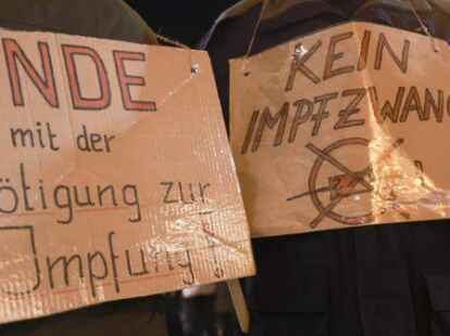 In vielen deutschen St&auml;dten kommt es derzeit vermehrt zu Demonstrationen gegen die Corona-Ma&szlig;nahmen.