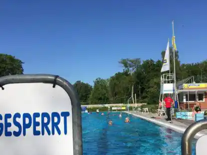 Gesperrt? Damit das kommende Saison nicht passiert, braucht das Van-Ameren-Bad ausreichend Schwimmmeister.