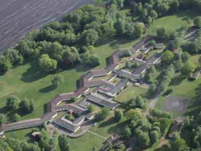 So sah es hier mal aus: Das ehemalige Bundeswehrkrankenhaus ist mittlerweile Geschichte. Hier sollen ein Hotel und Wohnbebauung entstehen.