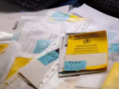 In Niedersachsen laufen aktuell zahlreiche Verfahren wegen des Verdachts der Impfpass-F&auml;lschung.