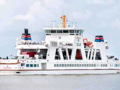 Ein F&auml;hrschiff der Reederei Norden-Frisia im Wattenmeer zwischen Norddeich und Norderney. Bild: dpa