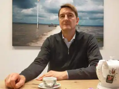 Was die Rederei Norden-Frisia aktuell umtreibt: Unternehmenssprecher Fred Meyer berichtete bei einer Tasse Tee &uuml;ber Pl&auml;ne und Probleme.
