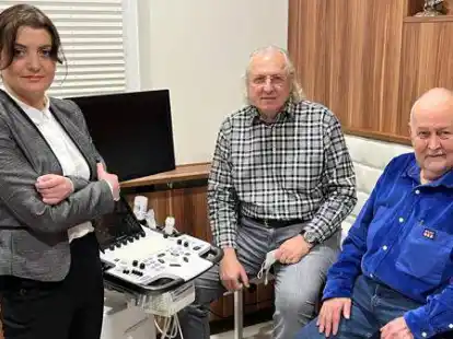 Dr. Viktoria Schneider &ndash; hier mit den MVZ&ndash;Leitern Dr. Robert Ceskel und Dr. Michael Bodammer (rechts) &ndash; ist als Kardiologin in Nordenham und Brake t&auml;tig.