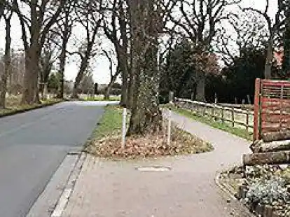 Verschwunden: ein Hinweisschild f&uuml;r Radfahrer, dass sie die Kurve beachten m&uuml;ssen.