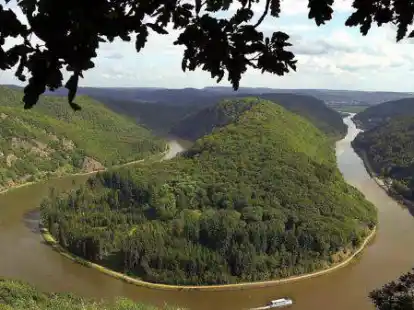 Blick auf die Saarschleife bei Mettlach. Auch hierhin f&uuml;hrt die Fahrt der Garreler Heimatfreunde.