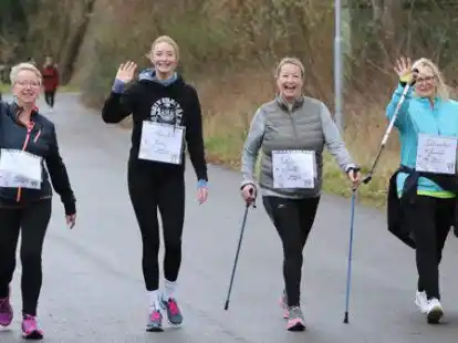 Mit Spa&szlig; dabei: die vier Walkerinnen Lucia Budde, Cinja Frenkel, Elke Frenkel und Marion Armutat (von links)