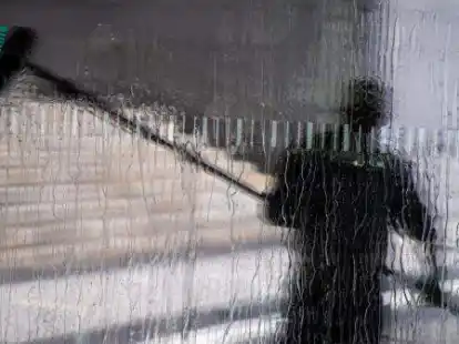 Bekommen ab diesem Jahr mehr Geld: die Geb&auml;udereiniger.