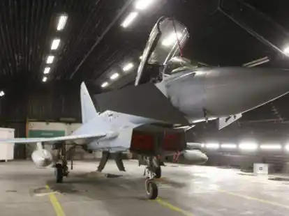 H&auml;tte gestern eigentlich abheben sollen: Die Eurofighter-Maschine steht noch im Shelter.