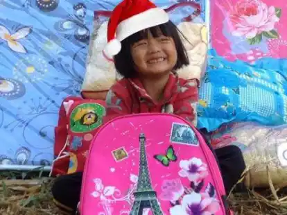 Ein kleines M&auml;dchen aus Thailand freut sich &uuml;ber die Unterst&uuml;tzung von Thai Care.