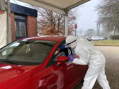 Testen, testen, testen: Wie hier in Westerstede wird derzeit &uuml;berall im Ammerland viel getestet &ndash; und viele positive F&auml;lle entdeckt.