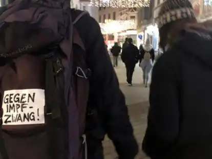 Die Gegner der Corona-Schutzma&szlig;nahmen wollen eine Impfpflicht verhindern. Sie wollen sich jedoch auch nicht an rechtsstaatliche Regeln halten.
