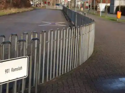 Soll noch in diesem Jahr barrierefrei ausgebaut und umgestaltet werden: der Busbahnhof beim Schulzentrum in Ramsloh.