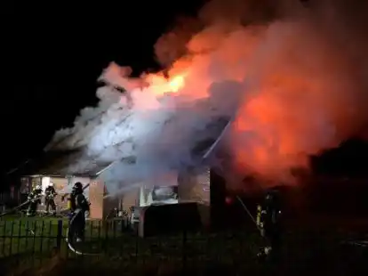 Die Feuerwehr war am Sonntagabend in Bunde in Ostfriesland im Einsatz.