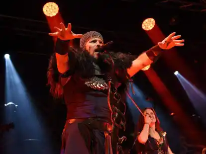 Die deutsche Mittelalter-Metal-Band Feuerschwanz hat es an die Spitze der deutschen Album-Charts geschafft. Foto: Steffi Adam/Geisler-Fotopress/dpa/Archiv