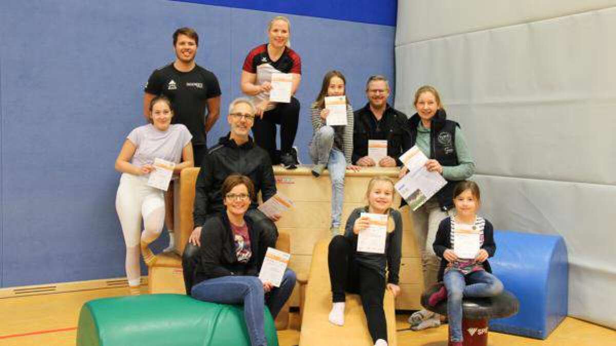 16 erfolgreiche Sportlerinnen und Sportler erhalten Abzeichen