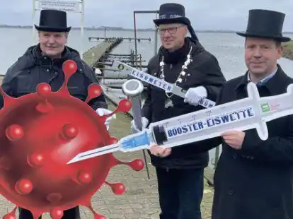 B&uuml;rgermeister Dr. Krug (von links), Gr&uuml;nkohlmajest&auml;t Walter T&ouml;dtemann und B&uuml;rgermeister Matthias Kreye an der Messstelle im Olgahafen am D&uuml;mmer-See in Damme-D&uuml;mmerlohausen
