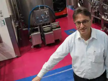 Der &bdquo;Eisk&ouml;nig&ldquo; Bruno Lucchetta in einer seiner Produktionshallen in Rhauderfehn