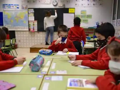 Der Aufwand f&uuml;r Lehrer, Sch&uuml;ler und Eltern ist an Grundschulen enorm.