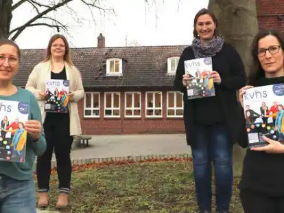 Pr&auml;sentieren das neue kvhs-Programm (von links): Tina Etling, Michel&eacute;-Ang&eacute;lique Hornschuh, Silvia Meyerj&uuml;rgens und Katrin Eid.