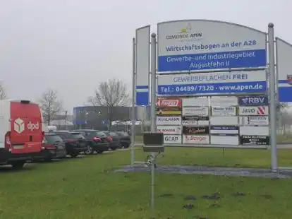Wirtschaftsbogen an der A 28: So hei&szlig;t das Gewerbe- und Industriegebiet nahe der Autobahn in Augustfehn II. Weitere Fl&auml;chen hat die Gemeinde auf der anderen Seite der Uplengener Stra&szlig;e zur Vergr&ouml;&szlig;erung des Areals dazukaufen k&ouml;nnen.